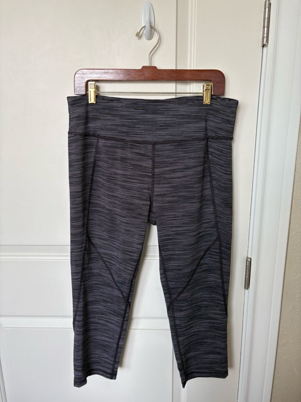 Tek Gear Women's Charcoal Capri Leggings - size XL